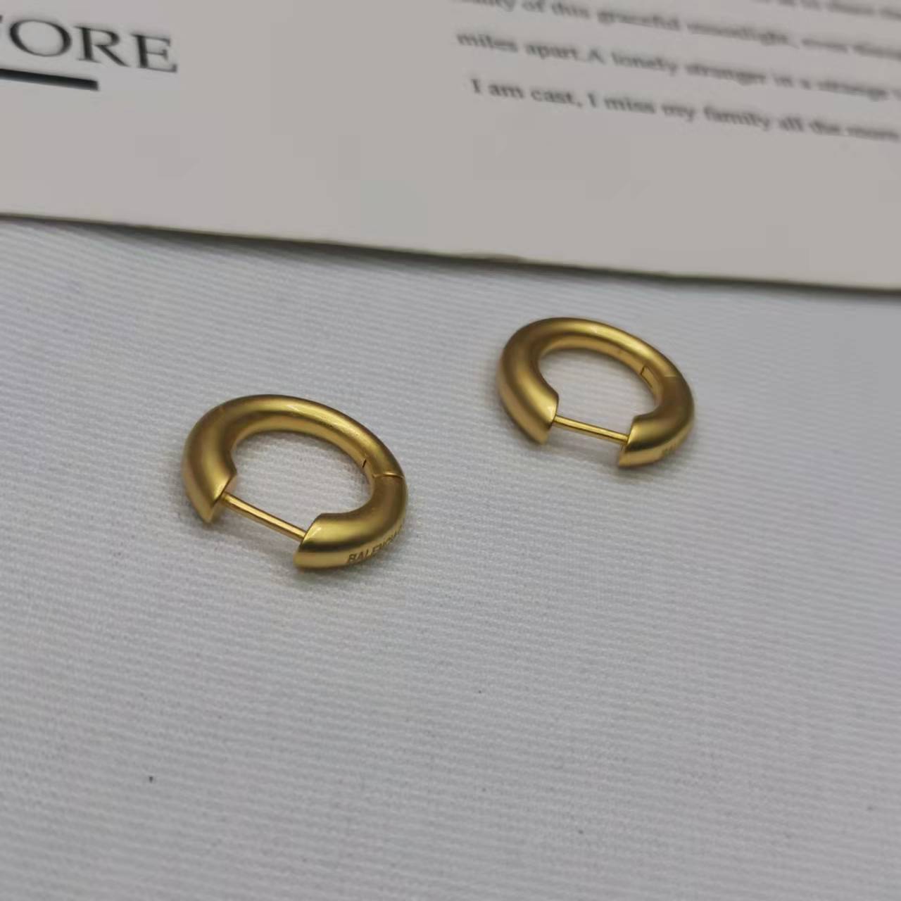 巴黎家21新款圆圈金色耳环女耳扣高级感独特耳饰磨砂金素圈耳钉