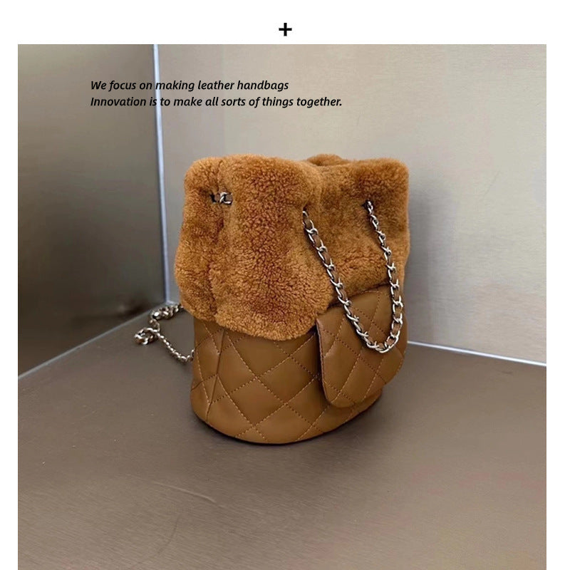 2024春季新款真皮配羊羔毛小香风菱格链条包包单肩斜挎包水桶包女