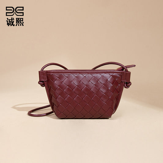 新款纯色百搭斜跨编织女包休闲创意零钱包小巧可爱mini复古饺子包