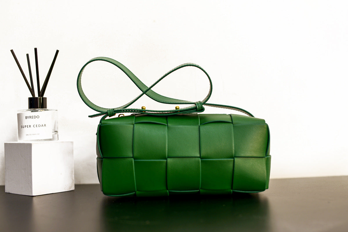 腰包真皮女包编织包包2022新款单肩斜挎胸包女简约时尚轻奢