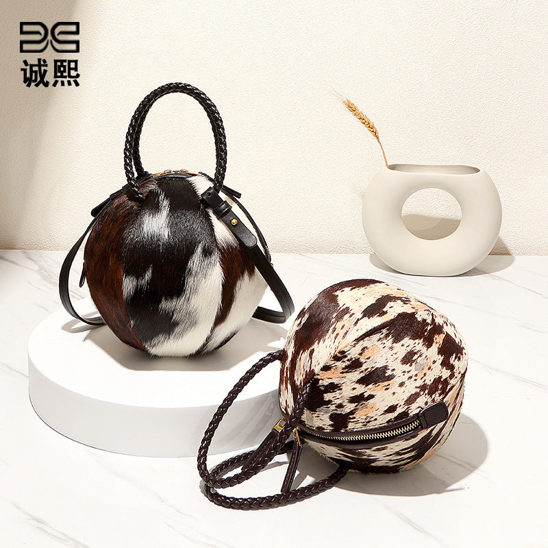 秋冬新款潮流手提高级感马毛包女士手拎圆球包质感小众单肩斜挎包