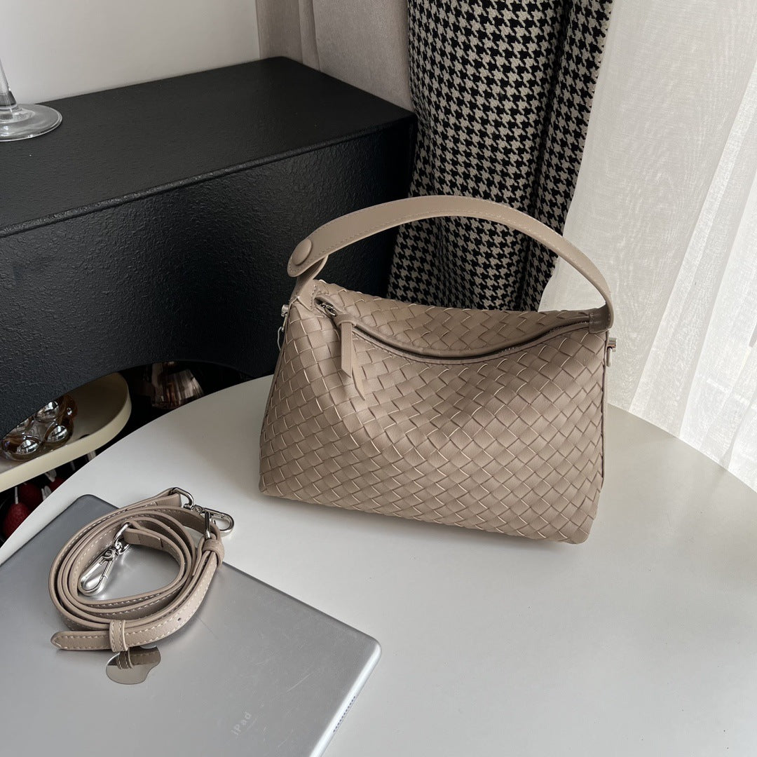 亚马逊小众真皮编织饺子包牛皮流浪风斜挎包女枕头包手拎包批发