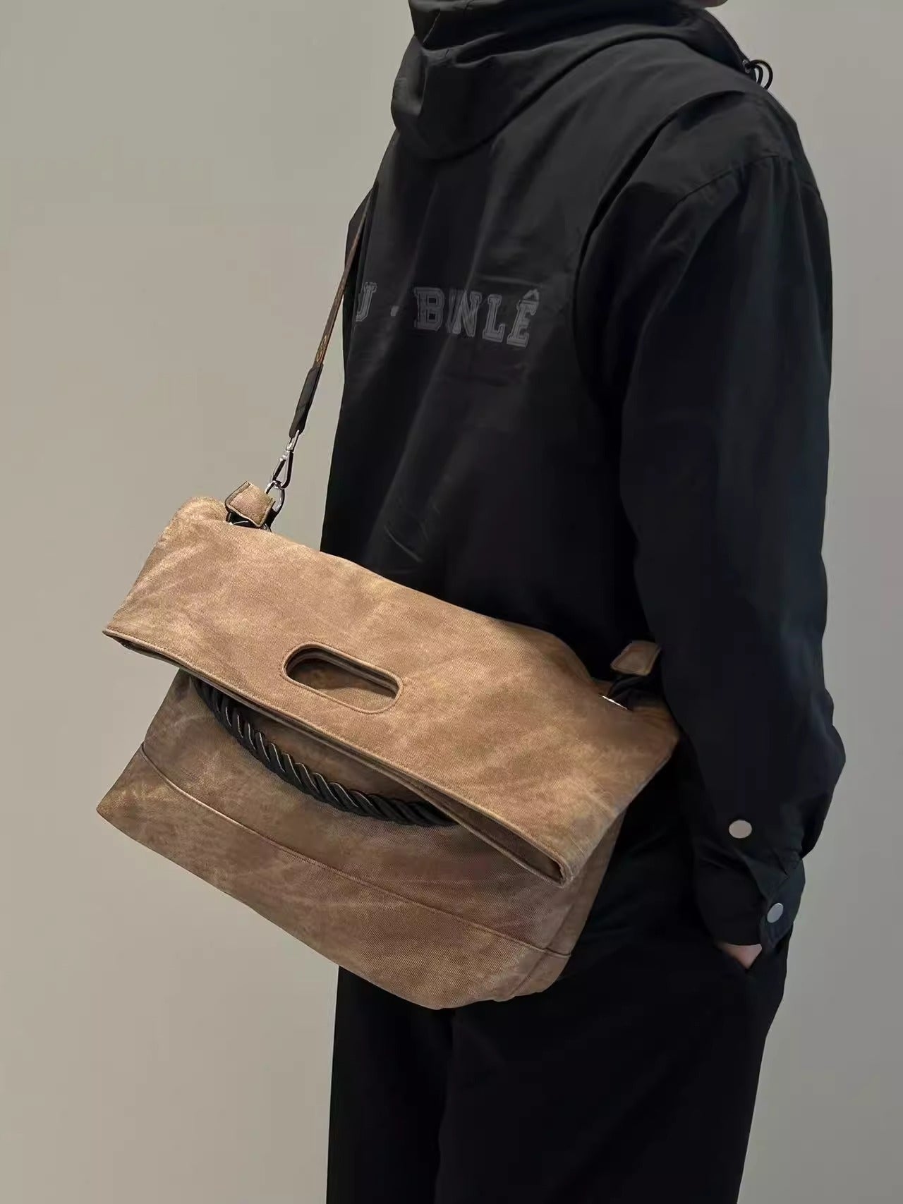 韩版扎染慵懒风软皮大容量通勤单肩包复古邮差斜跨托特包电脑包