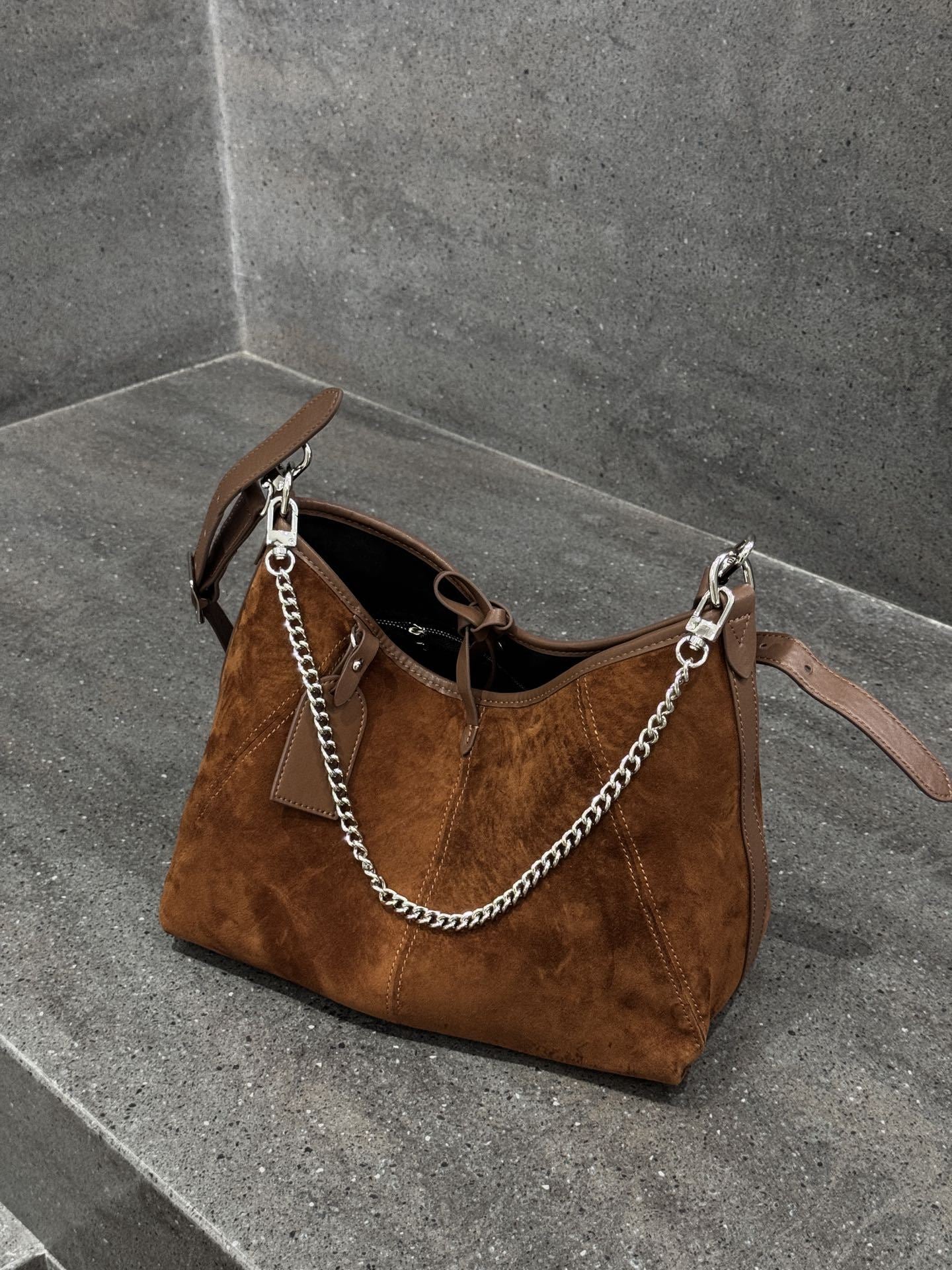 小众2024新款秋冬磨砂麂皮腋下包高级感大容量单肩斜挎托特包包女