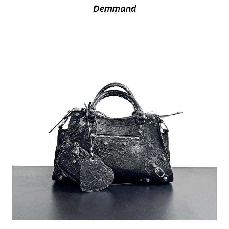 个性铆钉机车包甜酷腋下包小众真皮单肩辣妹包包女2023新款斜挎包