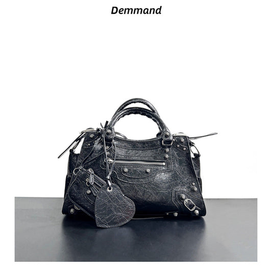 个性铆钉机车包甜酷腋下包小众真皮单肩辣妹包包女2023新款斜挎包