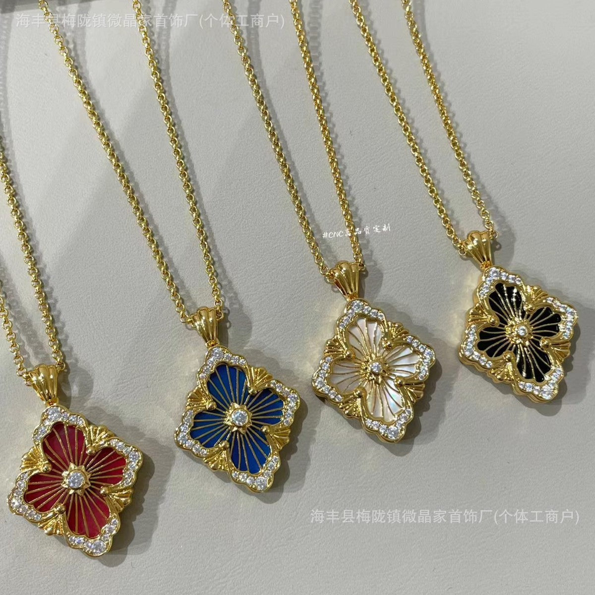 V金歌剧院四叶草项链高品质CNC天河蓝白贝母镶钻opera布契锁骨链