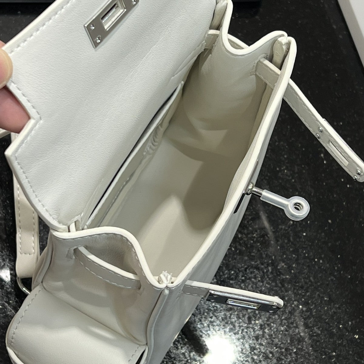 黑色凯莉双肩包包女式2024新款轻奢小众高级感旅游通勤背包秋冬季