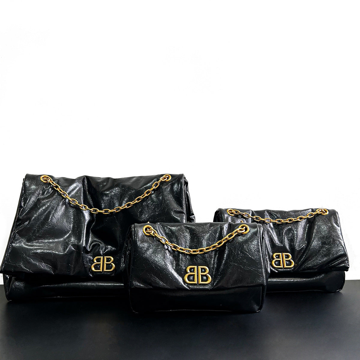 小众设计褶皱羽绒邮差包2023新款大容量甜酷女孩斜挎包单肩大包女