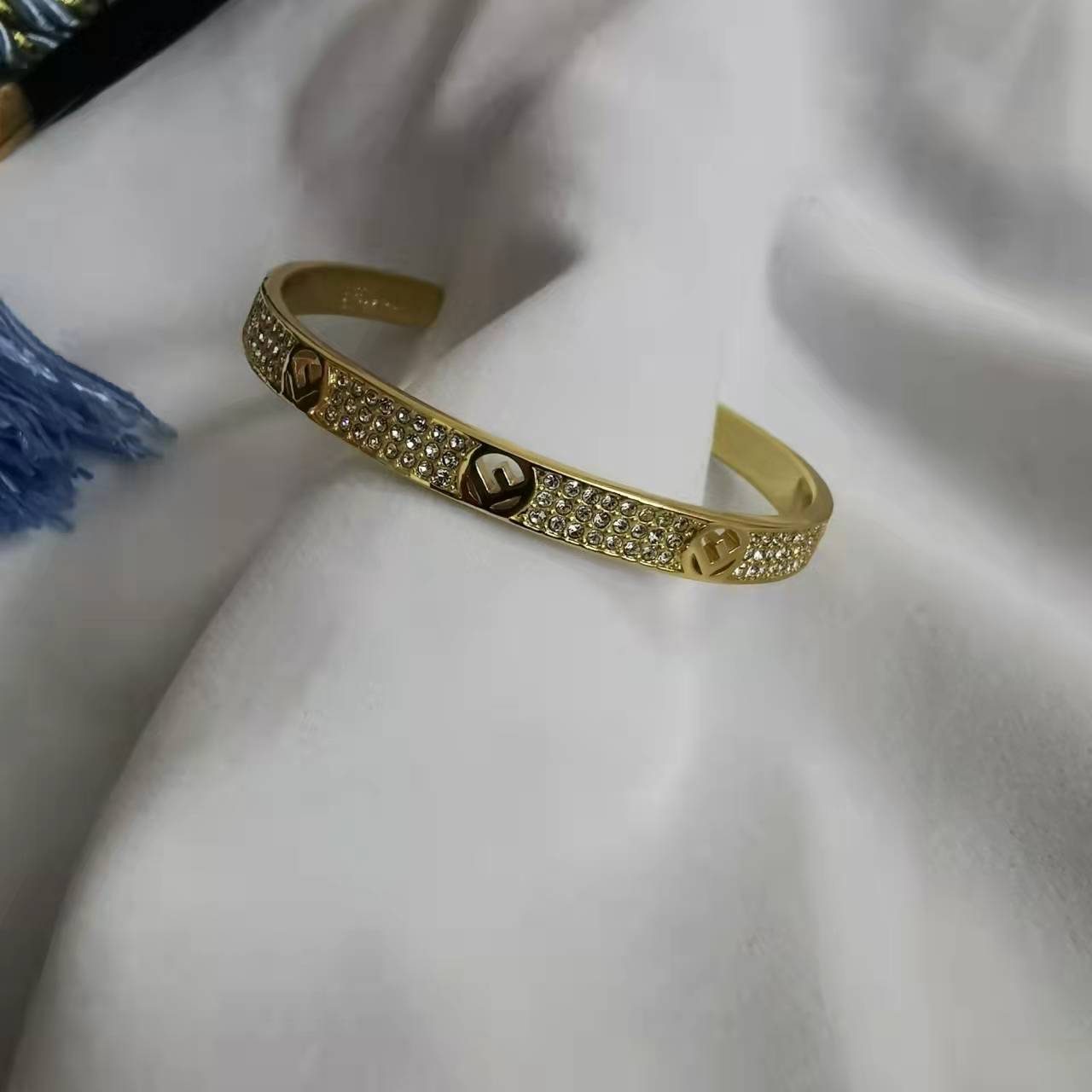 芬家21新款F字母满钻手镯女高级感气质镀金轻奢风几何形开口手环