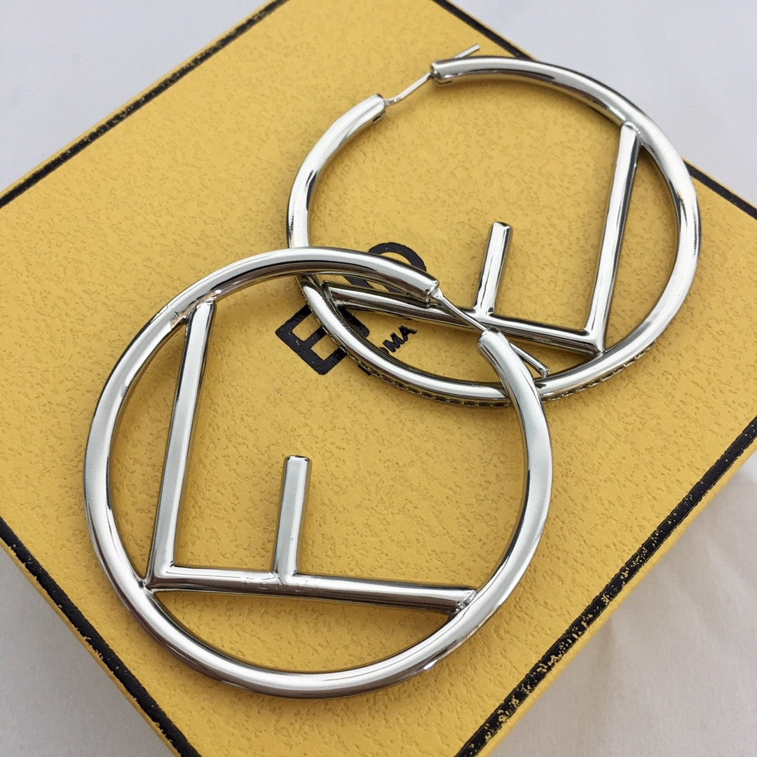 新款小众设计F字母圆圈耳环女高级感个性气质欧美风镶钻耳圈批发