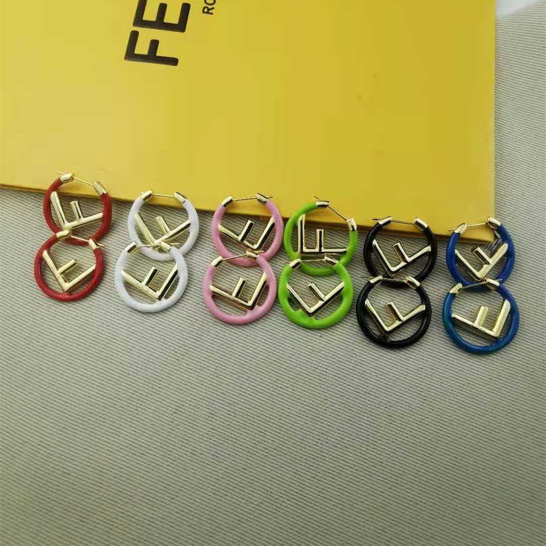 芬家F耳环女珐琅彩色欧美简约小众CHIC高级感ins百搭耳坠字母耳圈