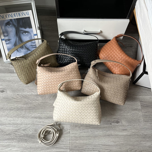 亚马逊小众真皮编织饺子包牛皮流浪风斜挎包女枕头包手拎包批发