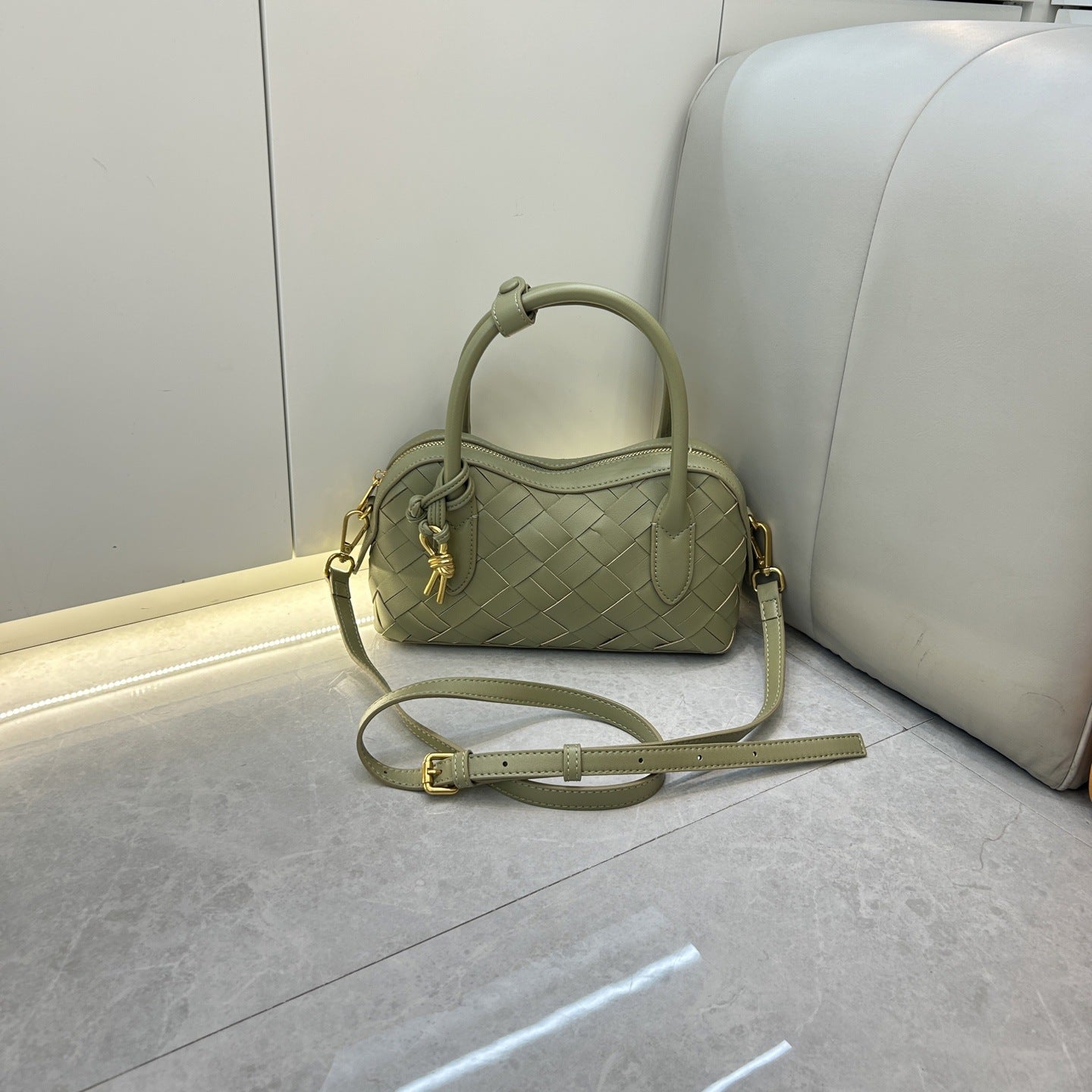 2025单肩保龄球真皮女包新款手工编织腋下包通勤大容量批发斜挎包