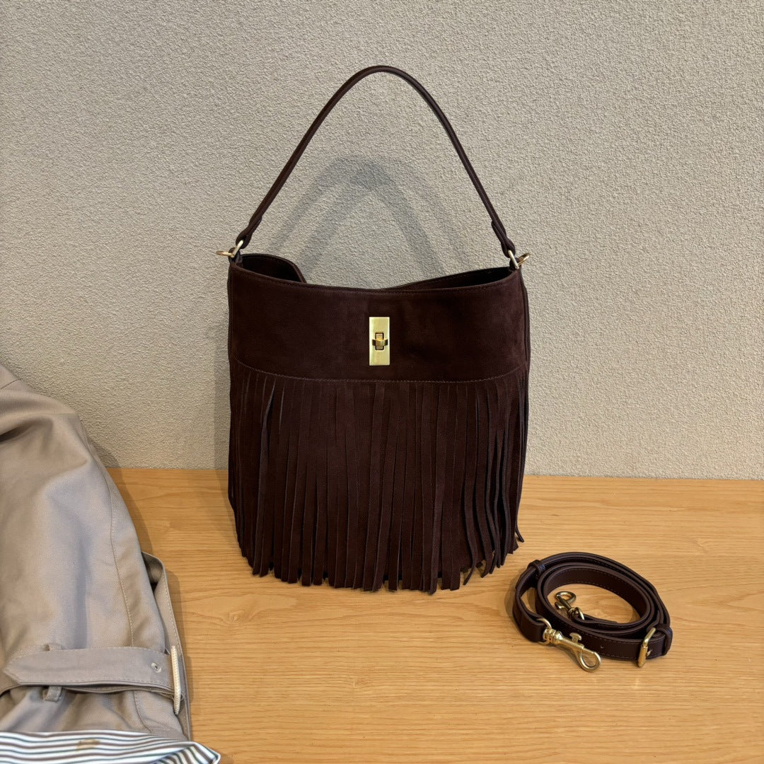 秋冬季复古麂皮绒面包包女2024新款百搭斜挎包流苏磨砂单肩水桶包