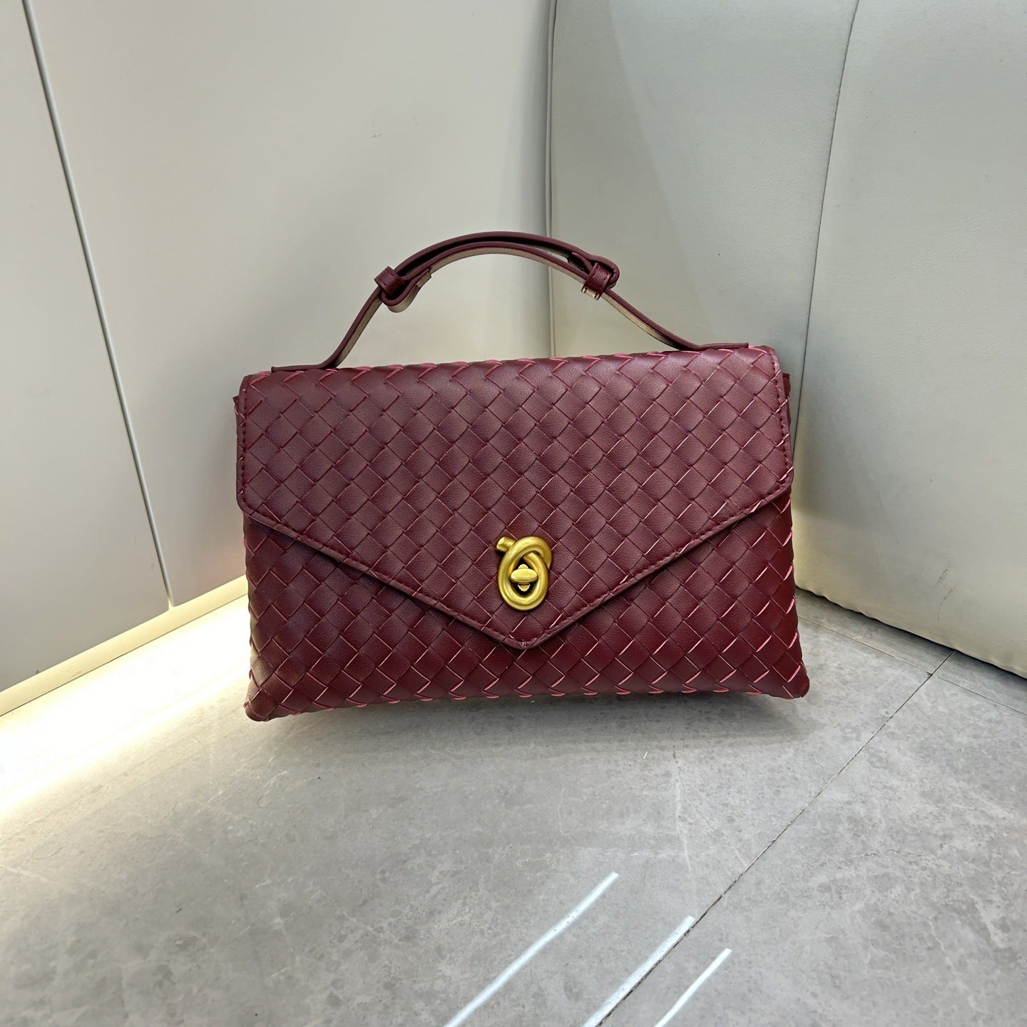 真皮编织小方盒女包2025春季新款时尚百搭锁扣大容量手提斜跨包女