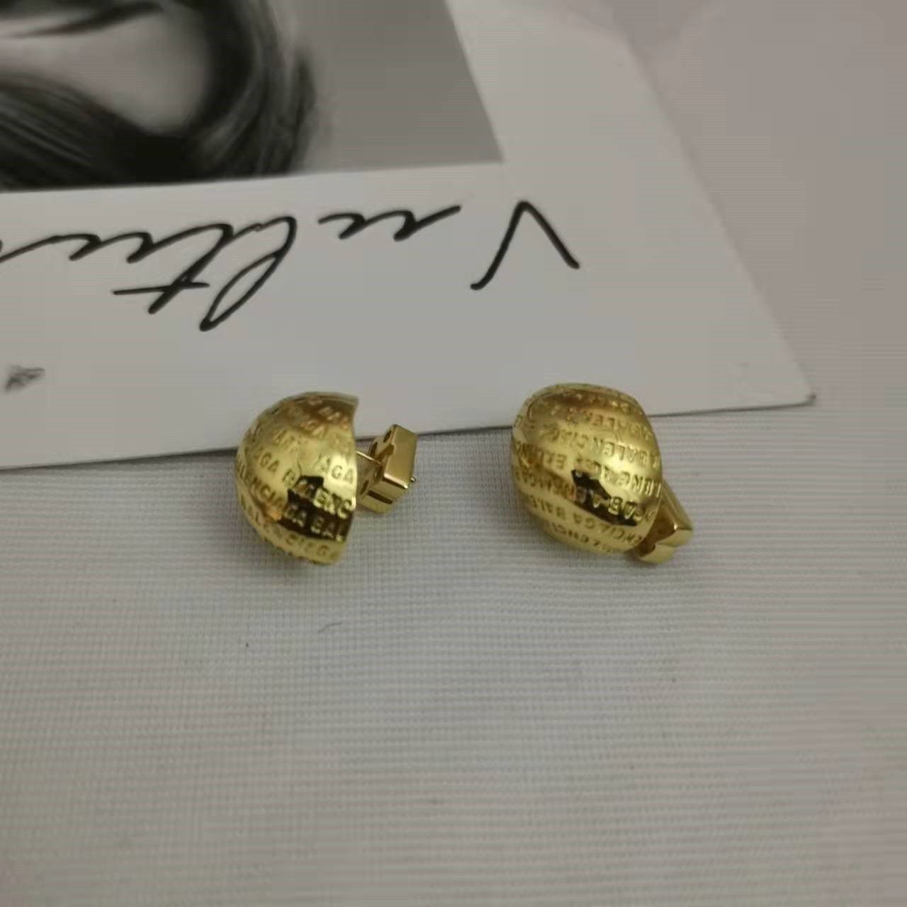 B家21新款蛋形字母耳钉女高级感气质港风镀金几何形光身圆球耳环