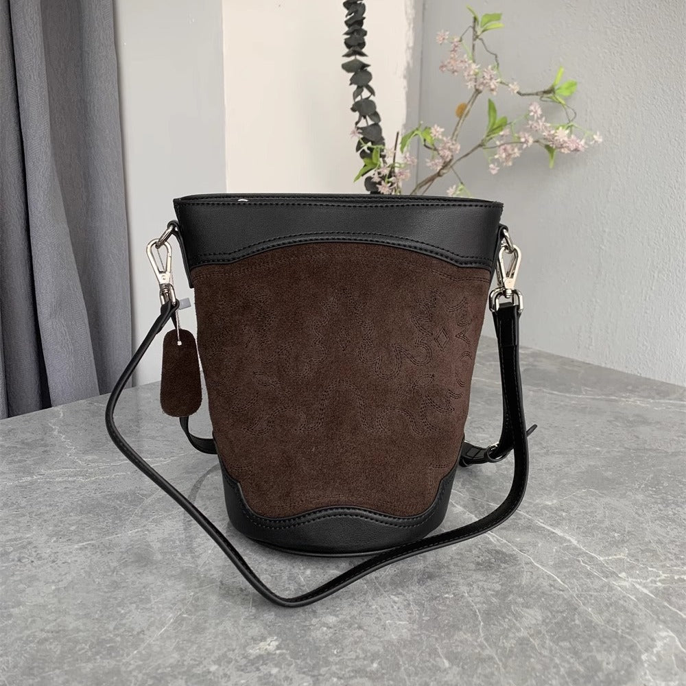 韩版/时尚百搭高级感小众设计反绒皮真皮水桶包女斜跨包腋下包潮