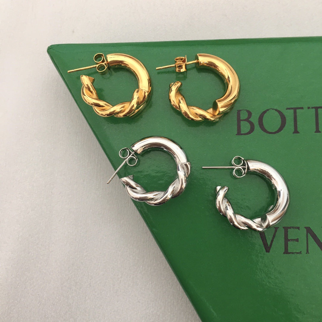 BV家新款几何形麻花扭绳耳钉女高级感简约INS风C形拼接耳环批发