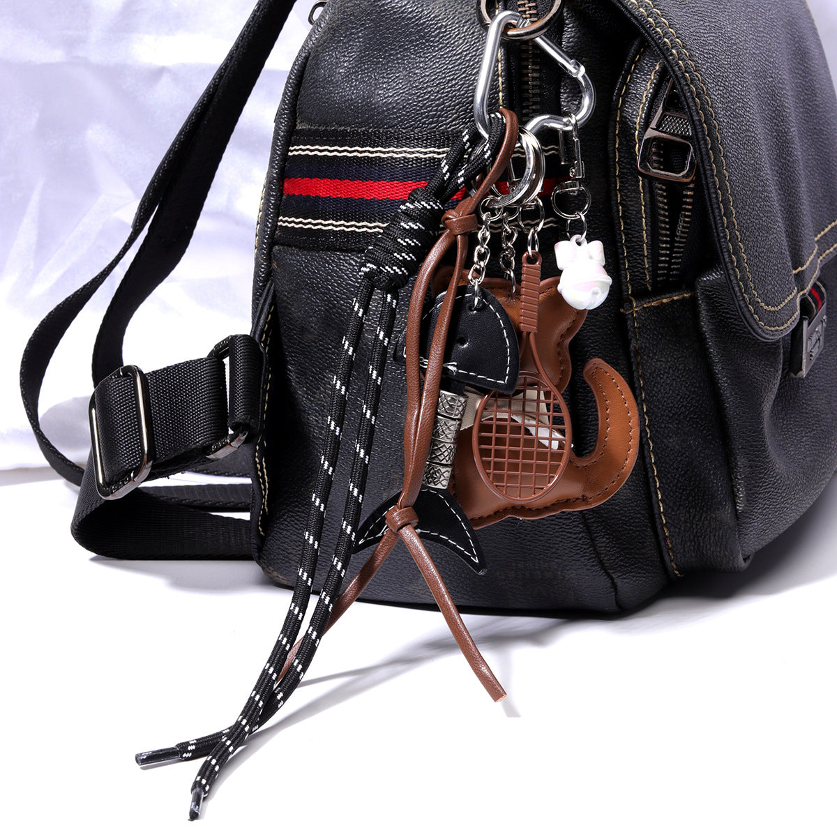 大量现货miu系包包挂件手机链挂绳装饰品带小提溜可挂萌粒盲盒娃