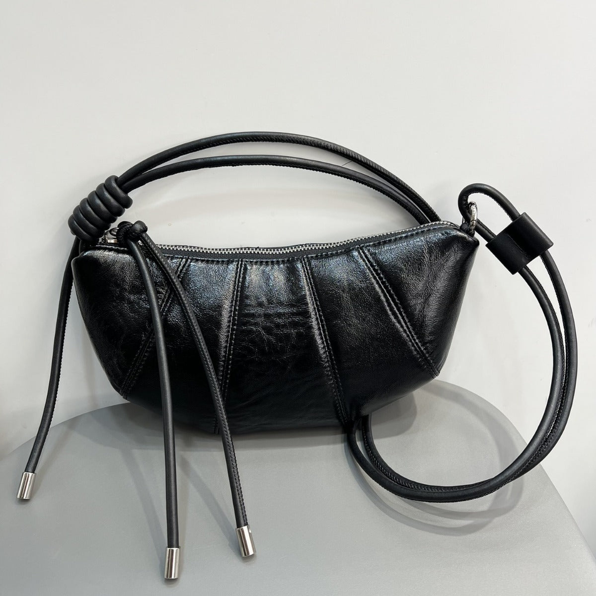 秋冬季复古棕色包包女2024新款流行百搭斜挎包时尚超火小众牛角包