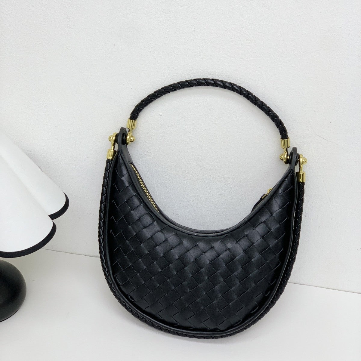 网红爆款编织纹真皮腋下包女百搭2025春季新款牛皮单肩斜跨饺子包