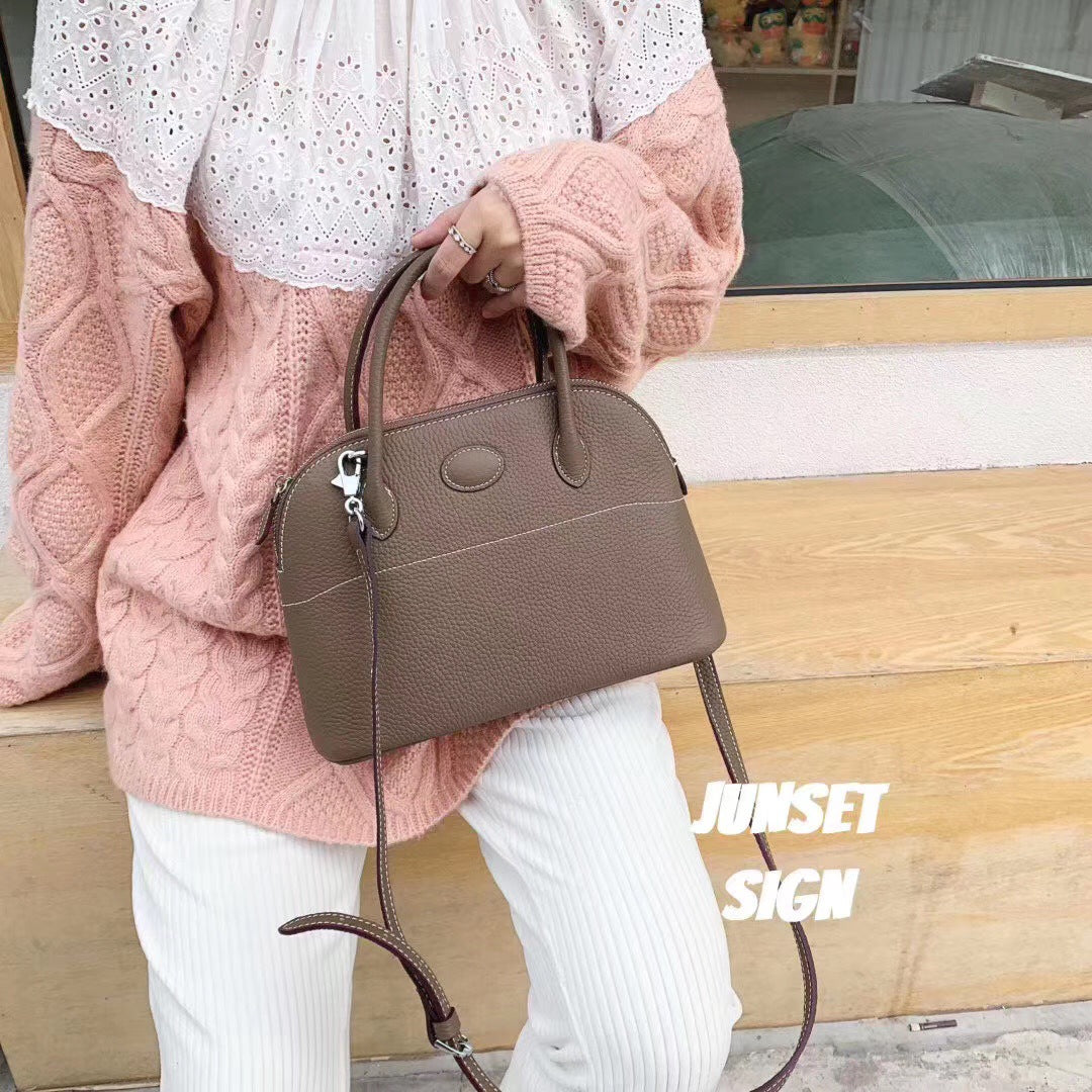 大牌仿牌 真皮贝壳包斜挎百搭保龄球包时尚通勤手提女包无痕代发