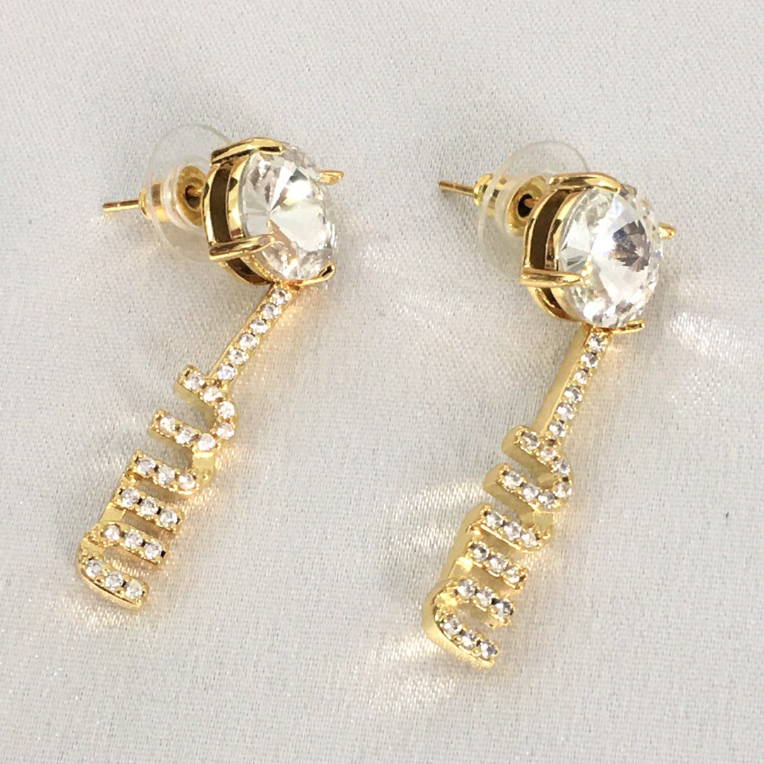 缪加新款MIU字母满钻耳钉女高级感个性气质黄铜K9卫星水钻耳环