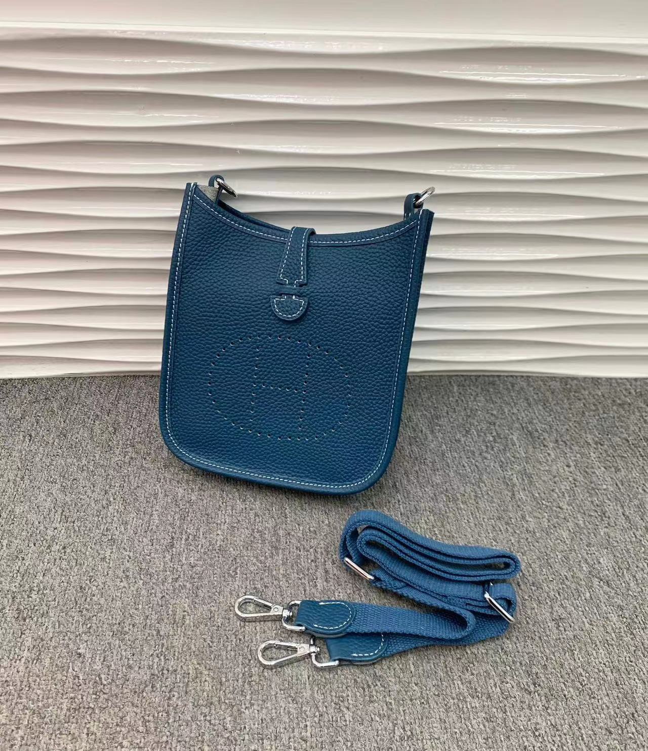 洋气小包包女2024新款字母镂空信封包潮韩版简约时尚单肩斜挎包包