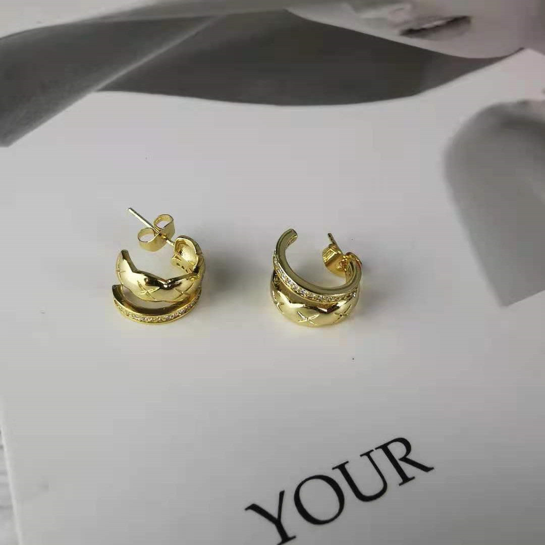 赛家新款菱格纹镶钻耳钉几何形设计感港味欧美冷淡风C形耳环ins风