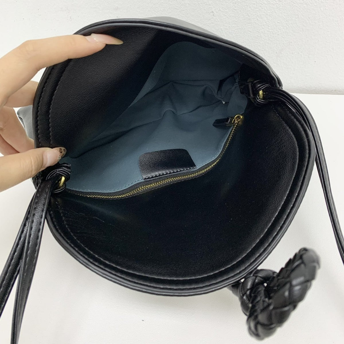 24新款植鞣牛皮编织绳扣女包单肩斜挎包高级质感女手拿腋下包包