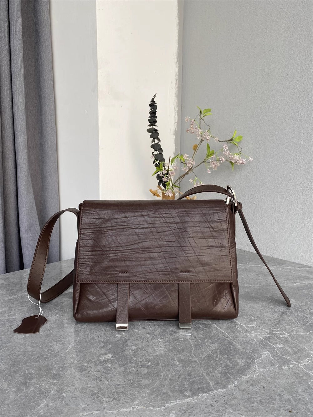 进口头层牛皮外贸出口时尚复古个性手抓纹树木纹休闲邮差包代批发