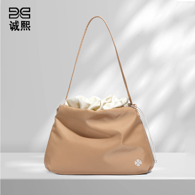 质感尼龙夏季休闲云朵包小众大容量手提包简约抽绳女士单肩腋下包