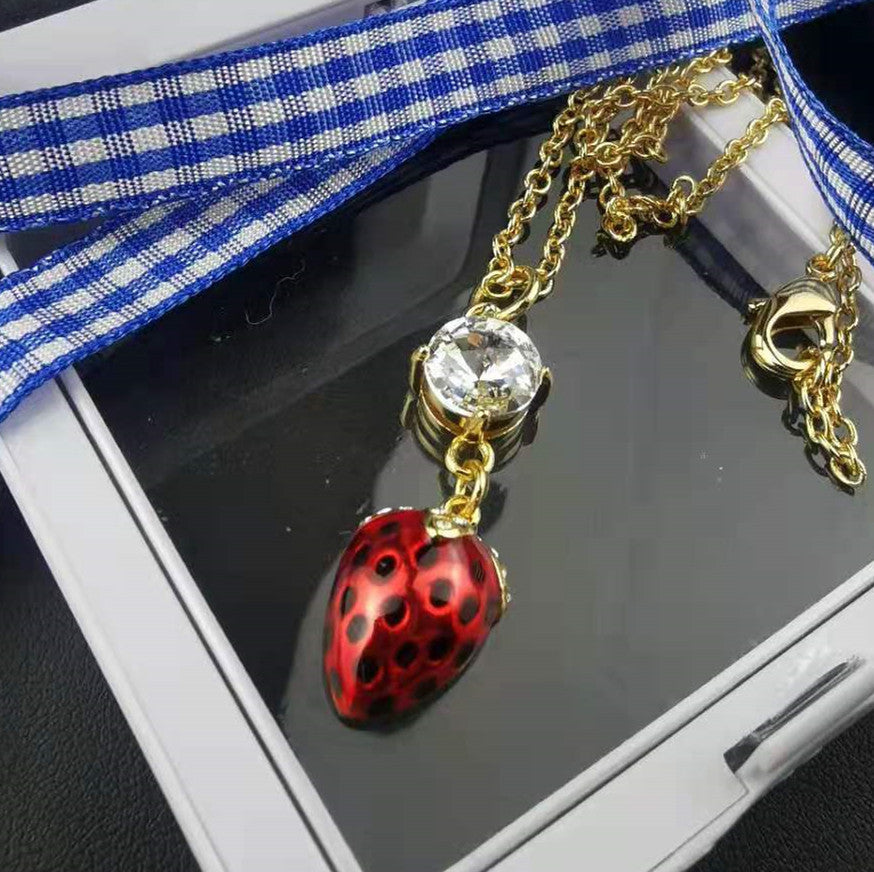 缪家新款项链女草莓镶钻蓝色格子绑带甜美时尚个性一款二戴锁骨链