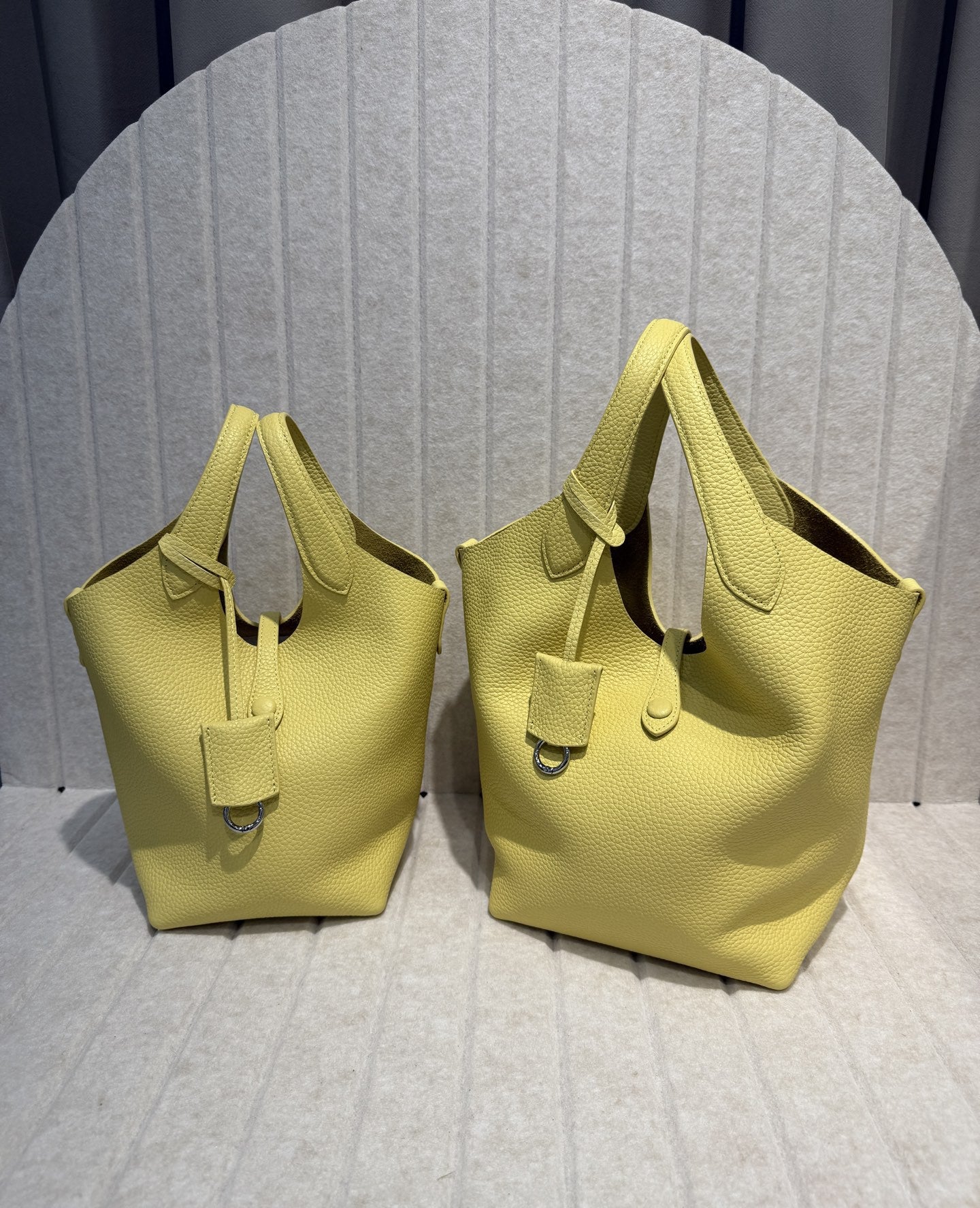 2025新款大容量托特包简约百搭时尚单肩包头层牛皮软腋下包妈咪包