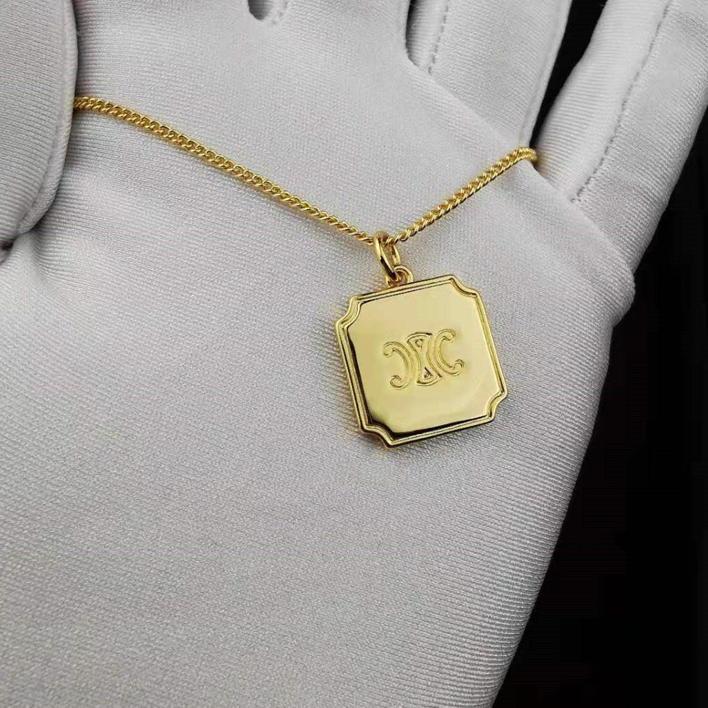 赛家新款凯旋门锁骨链金色方牌复古法式欧美风气质盾牌项链女