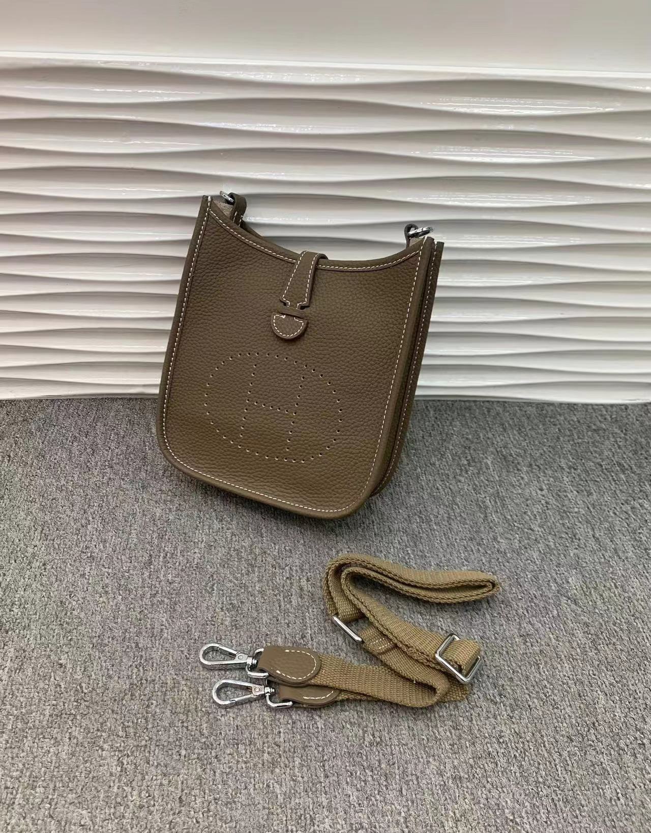 洋气小包包女2024新款字母镂空信封包潮韩版简约时尚单肩斜挎包包