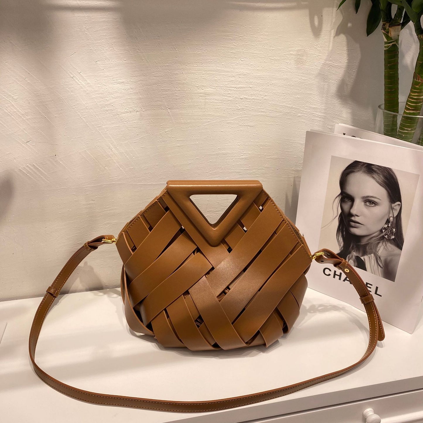 镂空菜篮子女包小众设计气质高级时尚倒三角手提编织包包2023新款