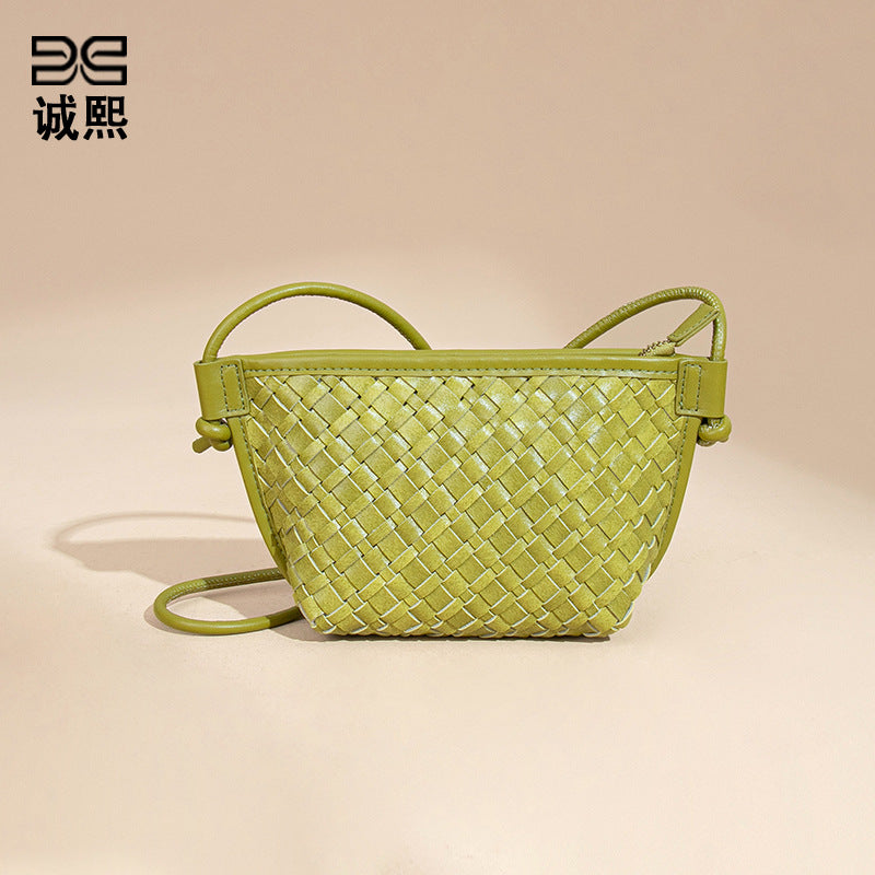 夏季新款马卡龙斜跨女包迷你可爱手工编织包休闲单肩菜篮子饺子包