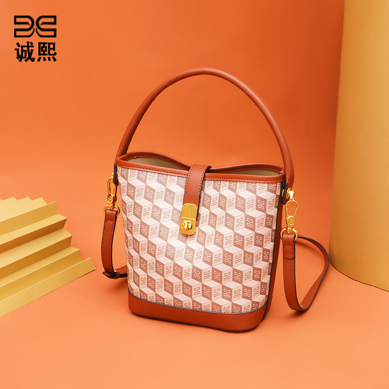 水桶包包女2025网红同款小众手提包跨境大容量拼接老花单肩斜挎包