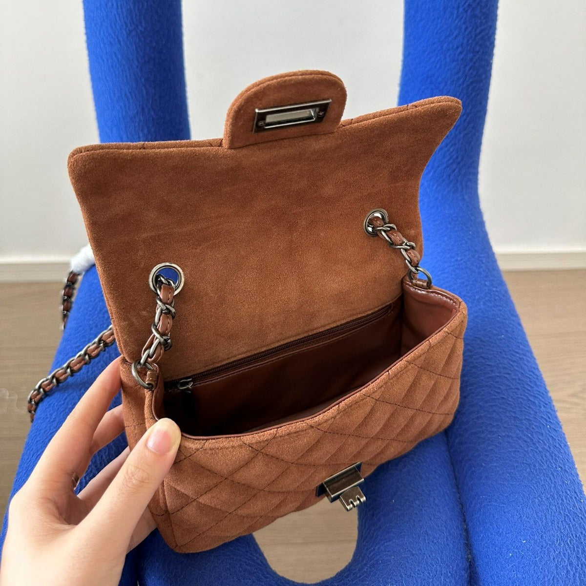 2023秋冬新款高级感复古锁扣车载线菱格链条单肩腋下包斜挎包潮女