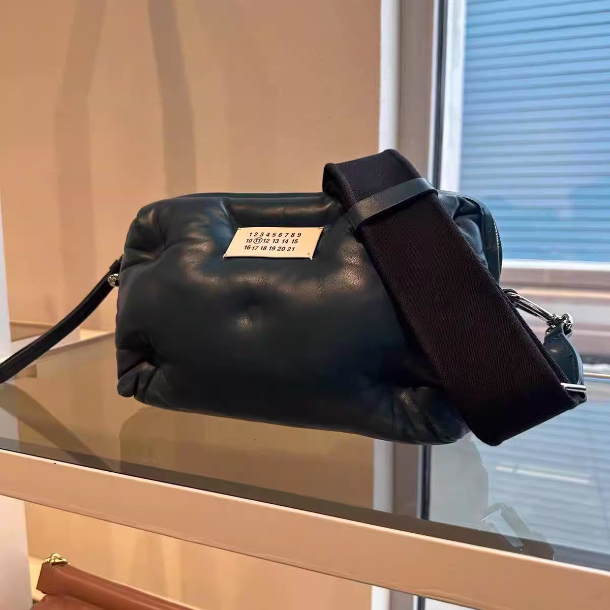 网红云朵百搭时尚真皮软皮包情侣包斜挎黑色羊皮枕头包潮一件代发