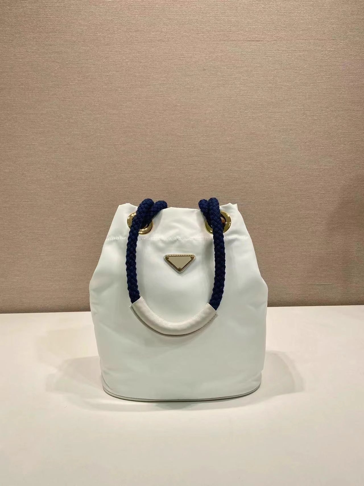 25新款进口防水尼龙抽绳水桶包P家简约时尚大容量手提单肩腋下包