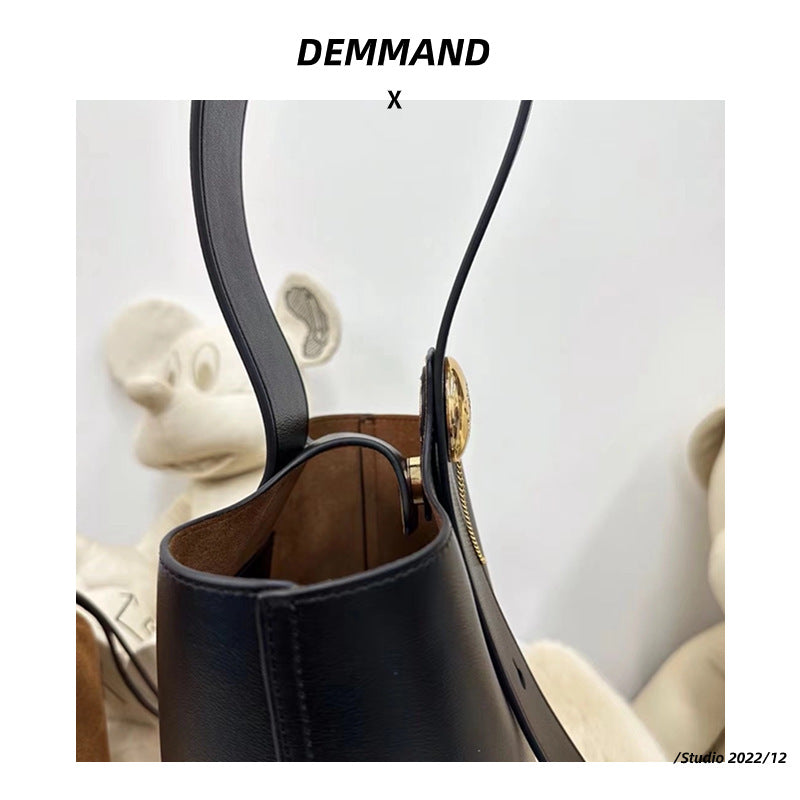 女包包复古2023新款时尚韩版女复古风秋冬潮包大容量港风学生大包