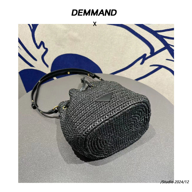 水桶包拉菲草配真皮单肩包时尚洋气夏季包包抽带斜挎包麻配皮潮流