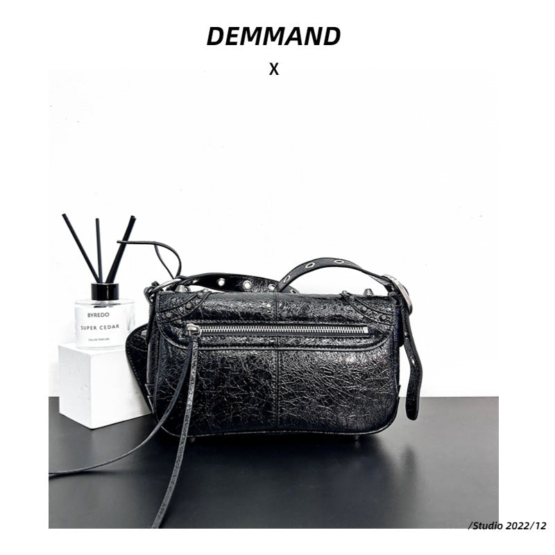 2023春季新款网红同款翻盖机车包复古铆钉休闲百搭相机包斜挎包包