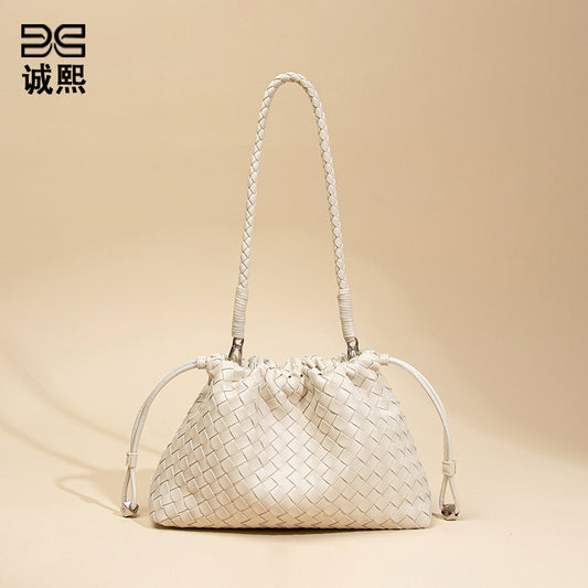 高级感简约单肩腋下女包小众设计垃圾袋斜跨编织包百搭饺子云朵包