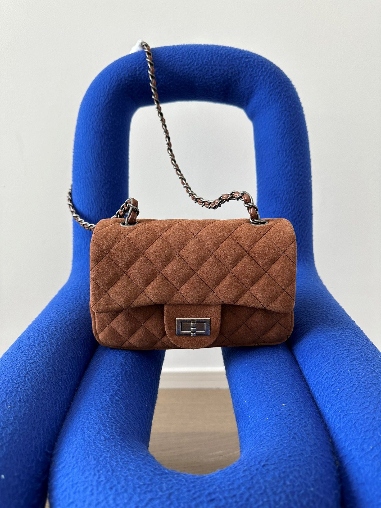 2023秋冬新款高级感复古锁扣车载线菱格链条单肩腋下包斜挎包潮女