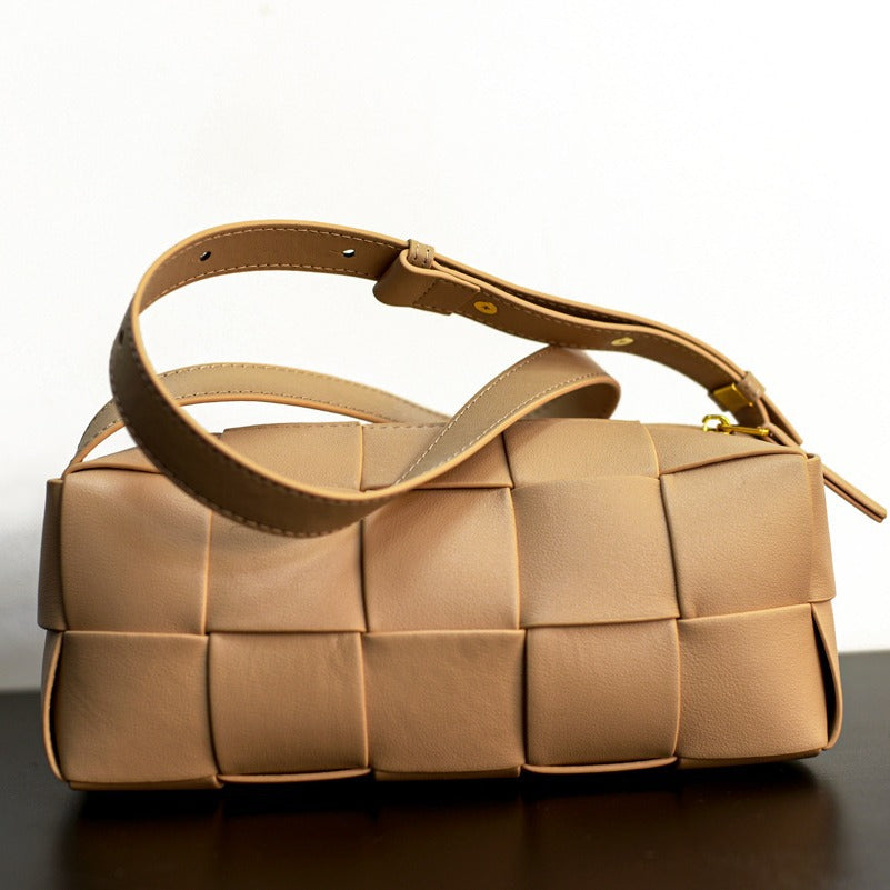 腰包真皮女包编织包包2022新款单肩斜挎胸包女简约时尚轻奢