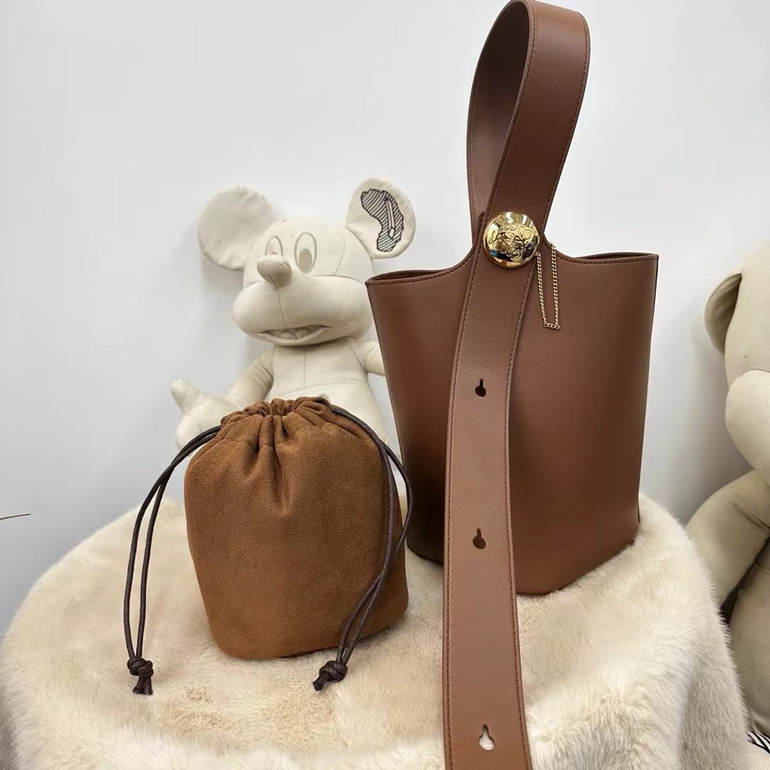 女包包复古2023新款时尚韩版女复古风秋冬潮包大容量港风学生大包